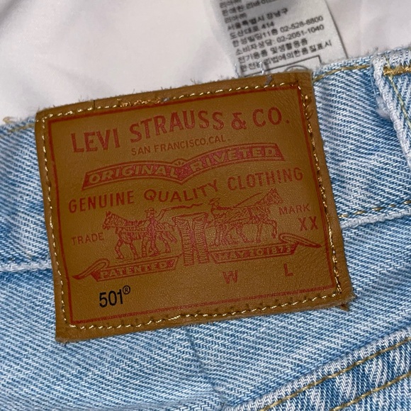 Levi’s 501 Big E Jeans High-Waisted Cropped Light Wash - Picture 4 of 5